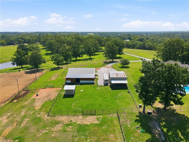 12265 S Pleasant Valley Road, Gentry, AR 72734