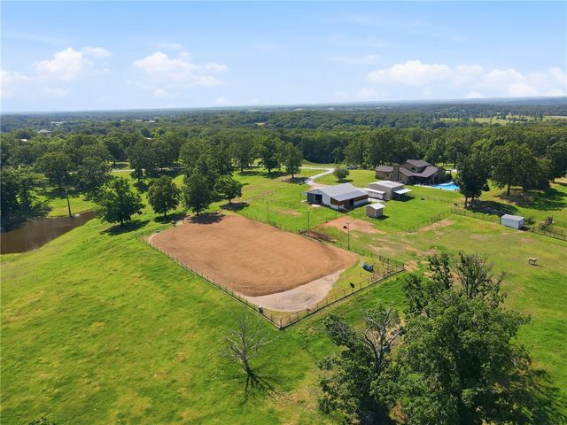 12265 S Pleasant Valley Road, Gentry, AR 72734