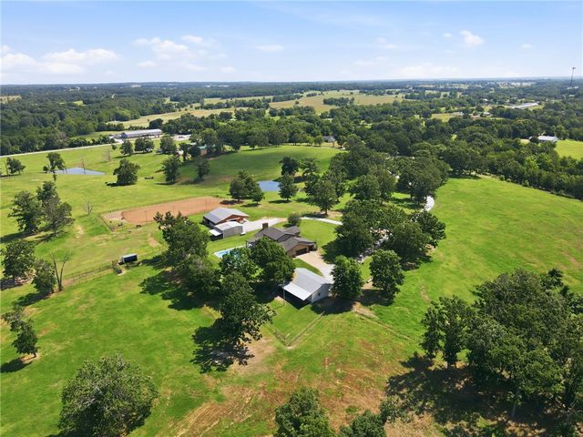 12265 S Pleasant Valley Road, Gentry, AR 72734