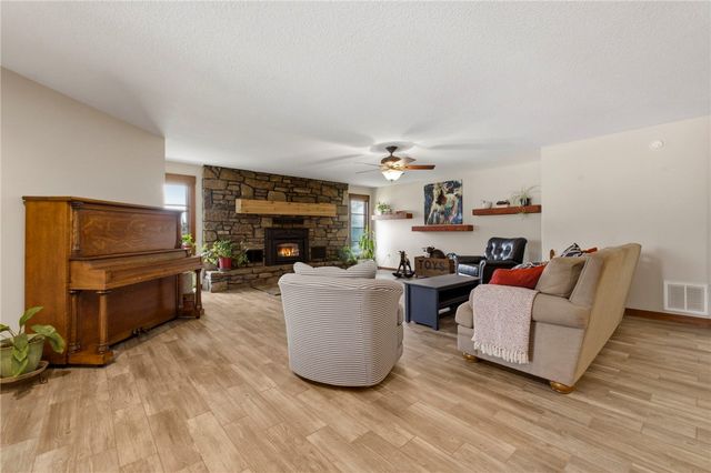 12265 S Pleasant Valley Road, Gentry, AR 72734