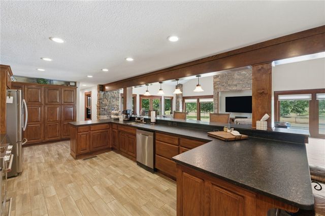12265 S Pleasant Valley Road, Gentry, AR 72734
