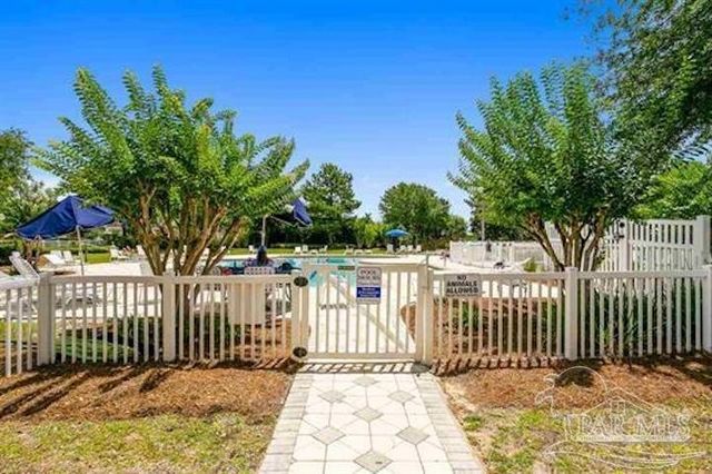 5692 Highland Lake Dr, Milton, FL 32583