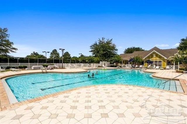 5692 Highland Lake Dr, Milton, FL 32583