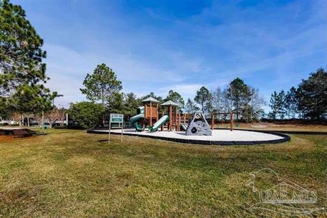 5692 Highland Lake Dr, Milton, FL 32583