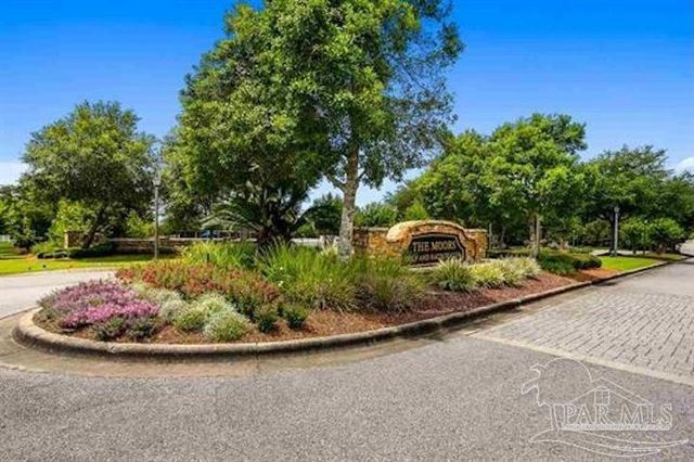 5692 Highland Lake Dr, Milton, FL 32583