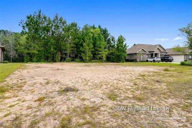 5692 Highland Lake Dr, Milton, FL 32583