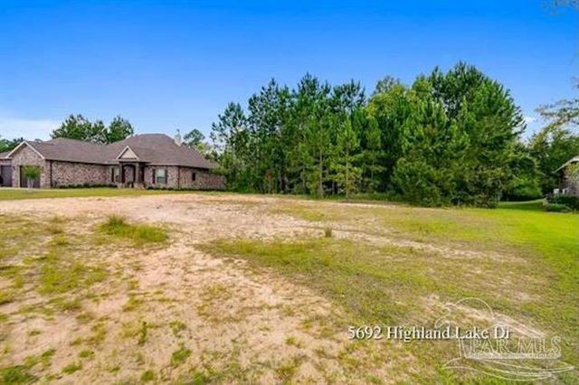 5692 Highland Lake Dr, Milton, FL 32583