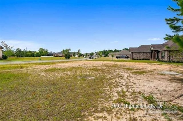 5692 Highland Lake Dr, Milton, FL 32583