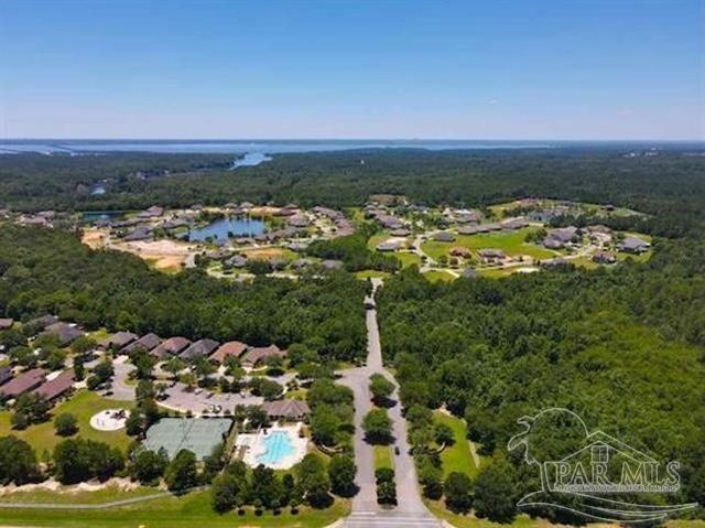 5692 Highland Lake Dr, Milton, FL 32583