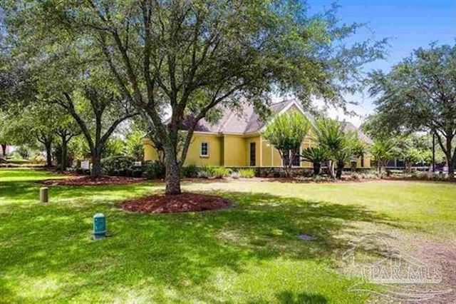 5692 Highland Lake Dr, Milton, FL 32583