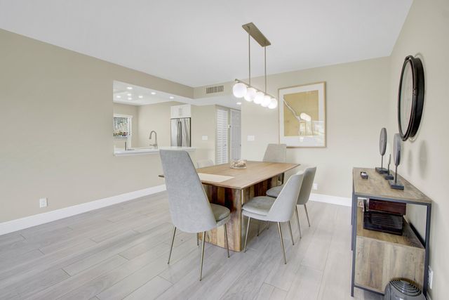 15451 Pembridge Drive 206, Delray Beach, FL 33484