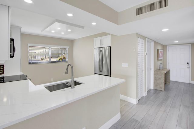 15451 Pembridge Drive 206, Delray Beach, FL 33484