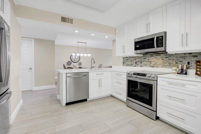 15451 Pembridge Drive 206, Delray Beach, FL 33484