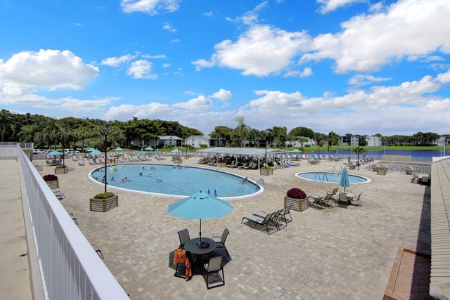 15451 Pembridge Drive 206, Delray Beach, FL 33484