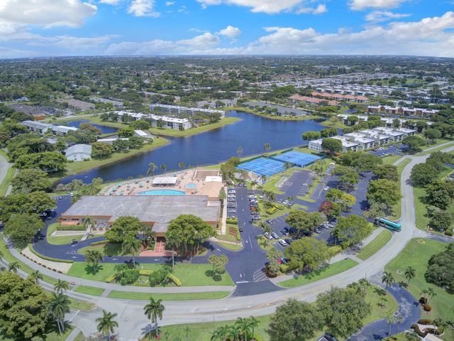 15451 Pembridge Drive 206, Delray Beach, FL 33484