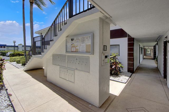 15451 Pembridge Drive 206, Delray Beach, FL 33484