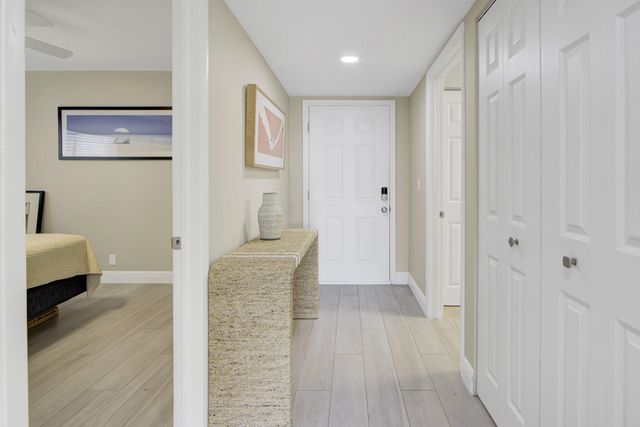 15451 Pembridge Drive 206, Delray Beach, FL 33484