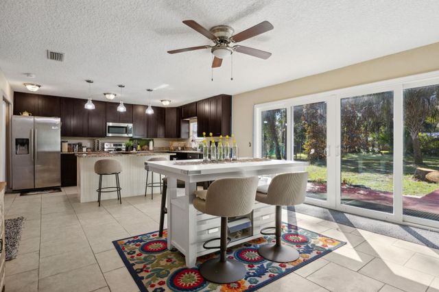 121 Herja Acre Ln, Palatka, FL 32177