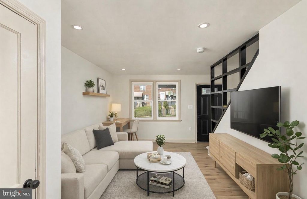 Image 11 of property listing at 317 N EDGEWOOD ST, Baltimore, MD 21229