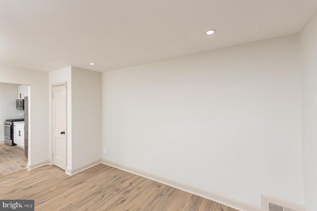 Image 14 of property listing at 317 N EDGEWOOD ST, Baltimore, MD 21229