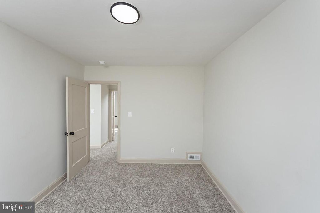 Image 17 of property listing at 317 N EDGEWOOD ST, Baltimore, MD 21229
