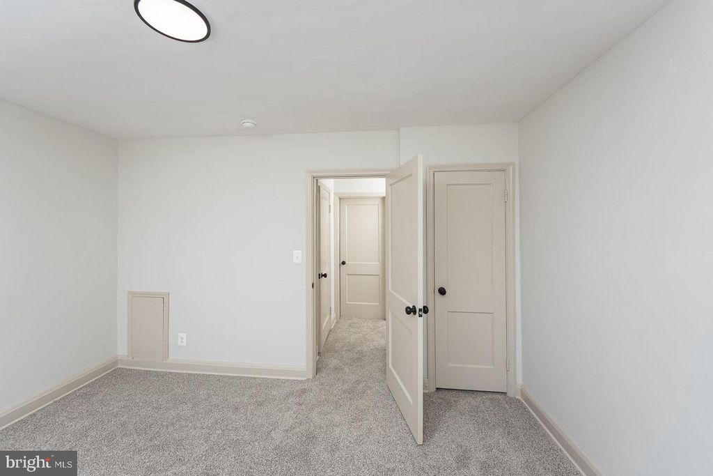 Image 18 of property listing at 317 N EDGEWOOD ST, Baltimore, MD 21229