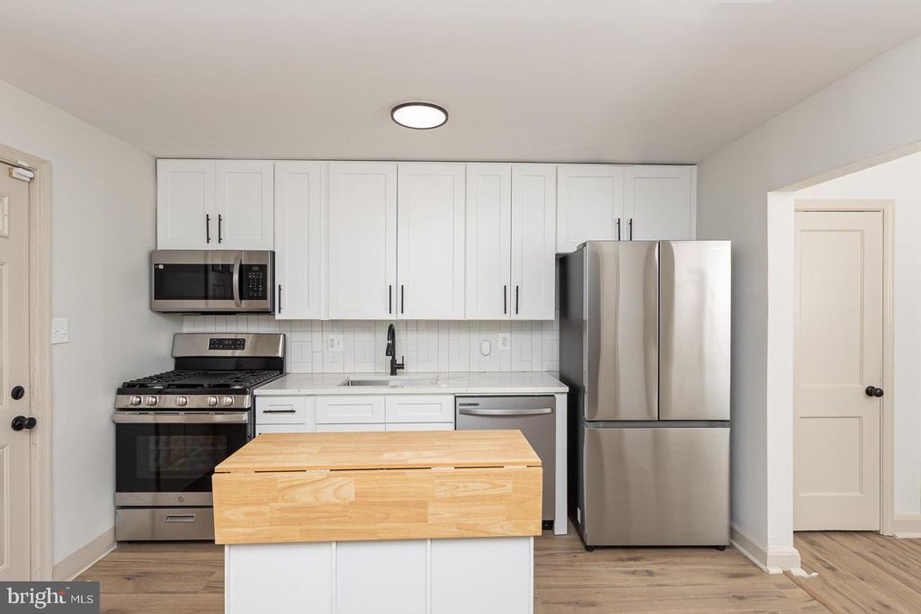 Image 2 of property listing at 317 N EDGEWOOD ST, Baltimore, MD 21229