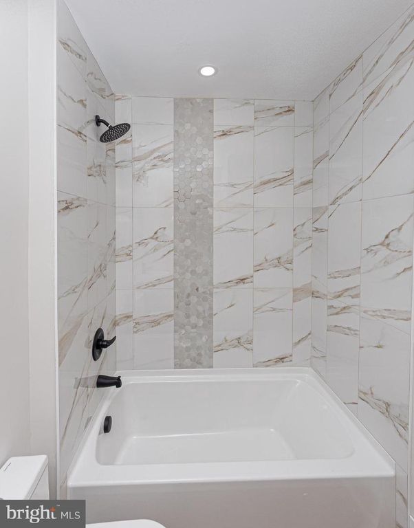 Image 20 of property listing at 317 N EDGEWOOD ST, Baltimore, MD 21229