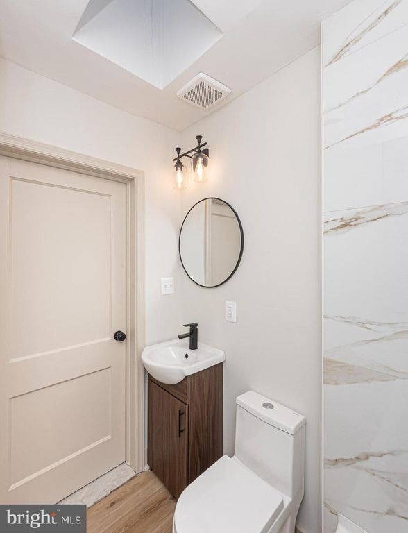 Image 21 of property listing at 317 N EDGEWOOD ST, Baltimore, MD 21229
