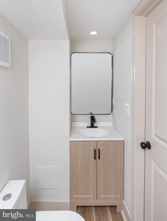 Image 25 of property listing at 317 N EDGEWOOD ST, Baltimore, MD 21229