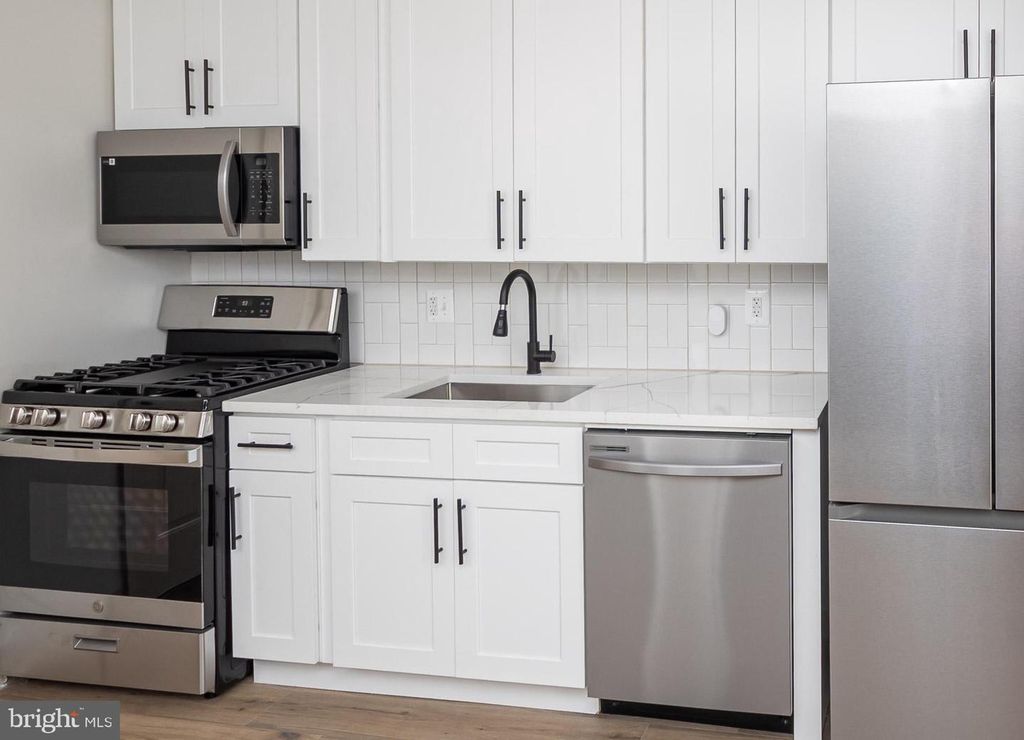Image 5 of property listing at 317 N EDGEWOOD ST, Baltimore, MD 21229