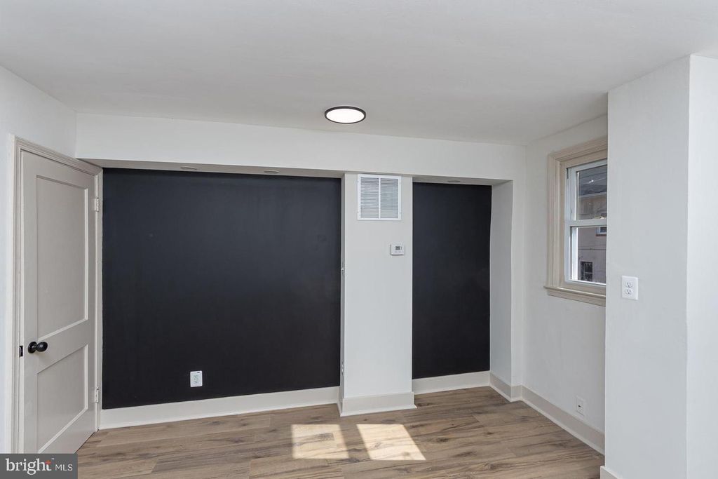 Image 9 of property listing at 317 N EDGEWOOD ST, Baltimore, MD 21229