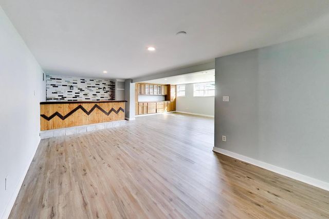 2925 E 188th Place, Lansing, IL 60438