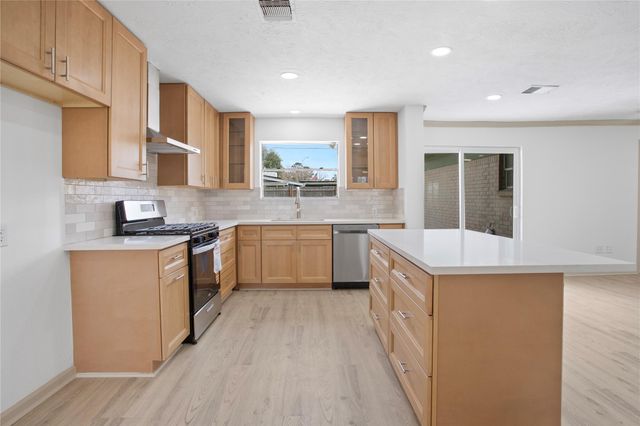 24518 Sunny Glen Drive, Houston, TX 77336