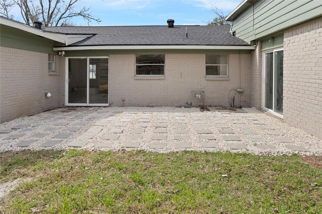 24518 Sunny Glen Drive, Houston, TX 77336
