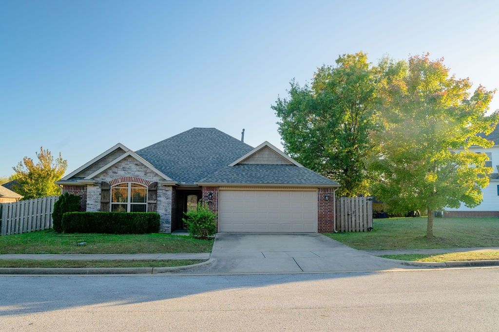 4302 W Murfield Drive, Rogers, AR 72758