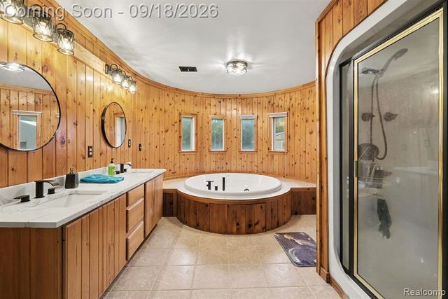 2651 Fenton Road, Hartland, MI 48353