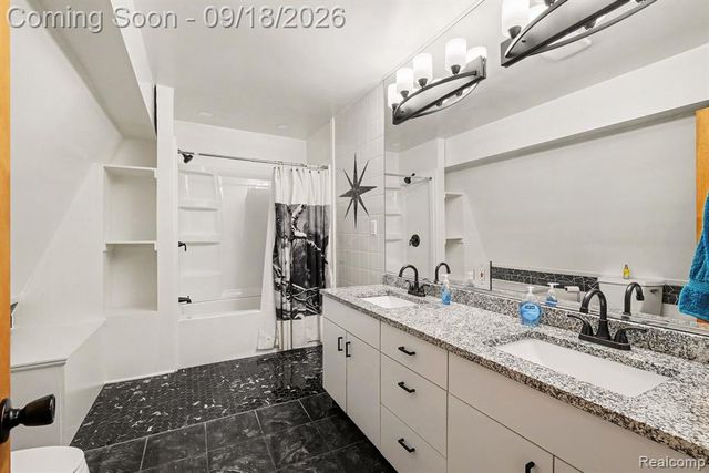 2651 Fenton Road, Hartland, MI 48353