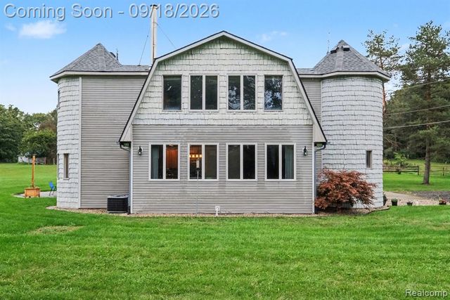 2651 Fenton Road, Hartland, MI 48353