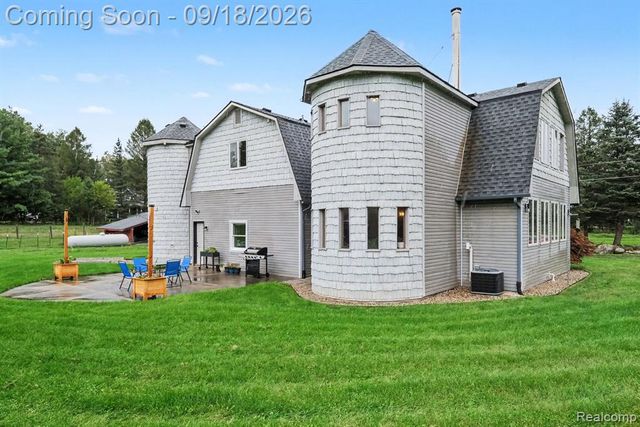 2651 Fenton Road, Hartland, MI 48353