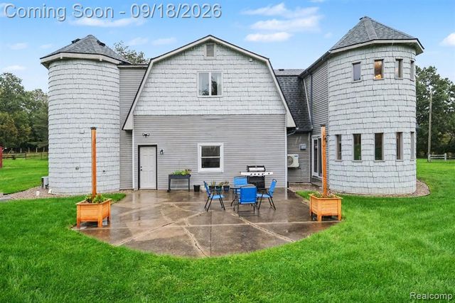 2651 Fenton Road, Hartland, MI 48353