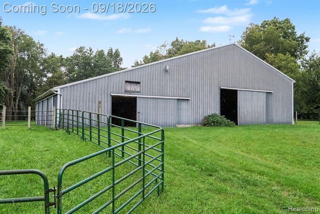 2651 Fenton Road, Hartland, MI 48353