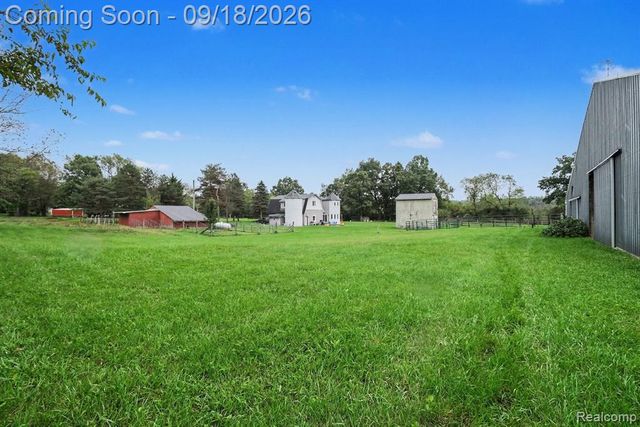 2651 Fenton Road, Hartland, MI 48353
