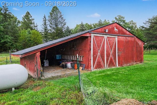2651 Fenton Road, Hartland, MI 48353
