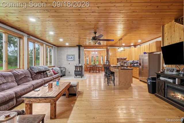 2651 Fenton Road, Hartland, MI 48353