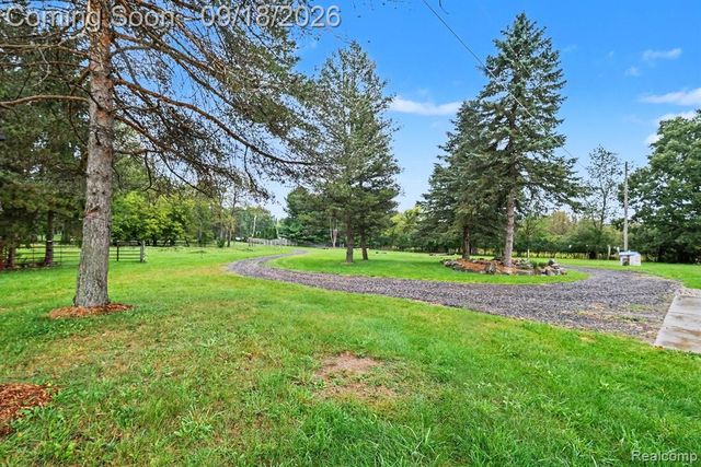 2651 Fenton Road, Hartland, MI 48353