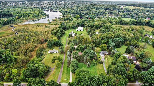 2651 Fenton Road, Hartland, MI 48353