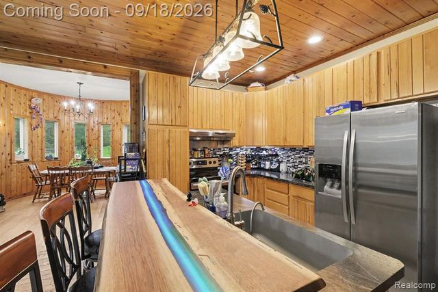 2651 Fenton Road, Hartland, MI 48353
