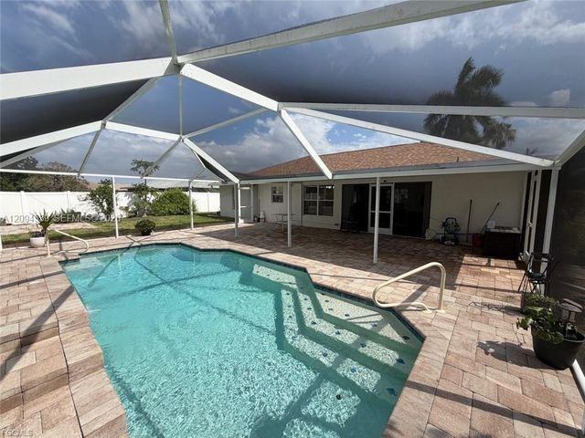 1825 SE 12th Terrace, Cape Coral, FL 33990
