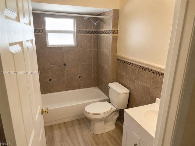1825 SE 12th Terrace, Cape Coral, FL 33990